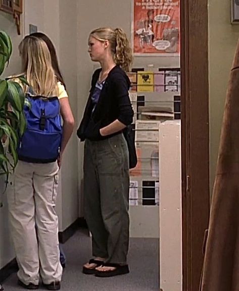 Kat Stratford Outfit, Kat Stratford, Julia Stiles, Fran Fine, 2000s Outfits, Movies Outfit, 90s Outfit, 2000s Fashion, Cute Fits