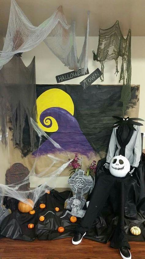 Jack, nightmare before Christmas . Office halloween decorations Nightmare Before Christmas Office Decor, Halloween Cubicle Decor Contest, Halloween Cubicle, Halloween Window Clings, Disney Halloween Decorations, Office Halloween Decorations, Nightmare Before Christmas Ornaments, Halloween Window Decorations, Halloween Office