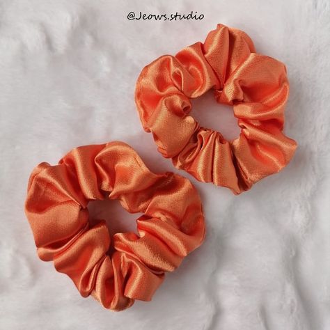 🍊🧡 Tangerine Scrunchies #handmadescrunchies #scrunchies #smallbusiness Bow Rubber Band, Rubber Band, Rubber Bands, Scrunchies, Orange Color, Snack Recipes, Chips, Snacks, Band