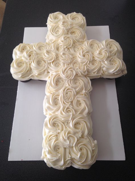 First Communion Cupcake Cake, First Communion Sheet Cake, Cross Cake Ideas, 1st Communion Cakes, Cross Cupcake Cake, First Communion Cupcakes, Communion Cupcakes, Christian Cakes, Cupcake Cross