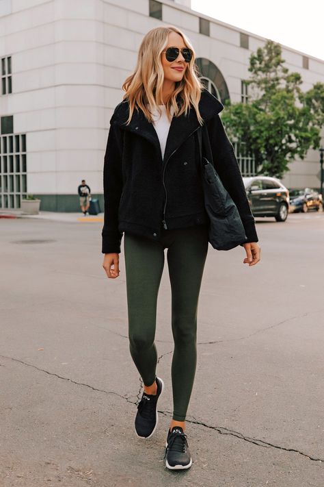 Fashion Jackson Wearing lululemon Align Leggings Dark Olive Black Sherpa Black APL Sneakers California Winter Outfits Casual, Black Sneakers Outfit, Workout Leggings Outfit, Apl Sneakers, Align Leggings, Black Leggings Outfit, Lululemon Align Leggings, Athleisure Trend, Fashion Jackson