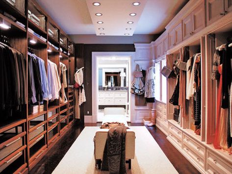 14 Inspirational Ideas For Decorating Perfect Walk In Closet A Walk In Closet, Amazing Closets, Walking Closet, Walk In Closet Design, Big Closets, Cave House, Dream Property, Bloxburg Ideas, Bedroom Bliss