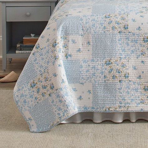 Laura Ashley Kenna Cotton Reversible Blue Quilt Set - Bed Bath & Beyond - 19293108 Blue And White Bedding, Shabby Chic Quilts, Gingham Quilt, Blue Farmhouse, Laura Ashley Bedding, Blue Shabby Chic, Floral Bedspread, Cotton Quilt Set, Cottage Quilt