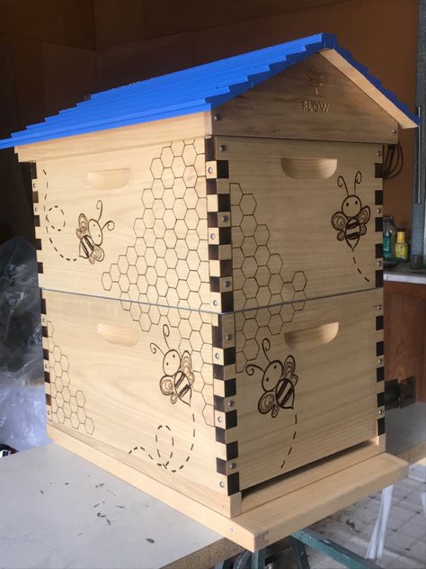 Flow Hive Painting Ideas, Painted Beehives, Painted Bee Boxes, Bee Hive Art, Honeycombs Drawings, Honey Bee Box, Painted Bee Hives, Backyard Beehive, Building A Stone Wall