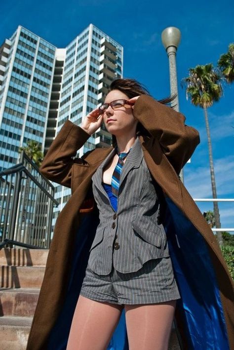 Fem Tenth Doctor - costume complete! 10th Doctor Cosplay, Dr Who Costume, Doctor Who Dress, Gender Bend Cosplay, Doctor Who Costumes, Doctor Who Cosplay, Creepy Costumes, Doctor Costume, Doctor Who Art