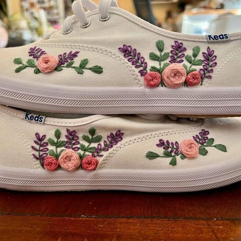 I Made Myself Embroidered Bridal Sneakers That Match My Bouquet! Bridal Embroidery, Diy Wire Jewelry Rings, Rustic Beach Wedding, Embroidered Sneakers, Bridal Sneakers, Wire Jewelry Rings, Diy Wedding Dress, Handcrafted Decor, Paper Flower Backdrop