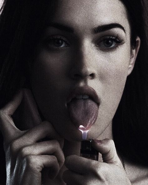 Jennifer Check Lighter, Jeniffers Body Icon, Megan Fox Gif, Jennifers Body Megan, Megan Fox Jennifer's Body, Megan Fox Body, Jennifer's Body Aesthetic, Megan Fox Wallpaper, Megan Fox Makeup