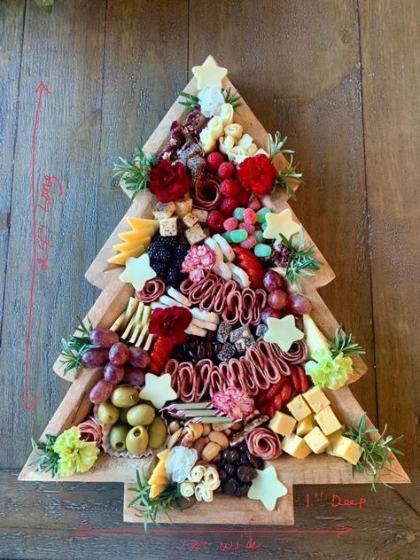 Charcuterie Tower, Weird Food Combinations, Christmas Charcuterie, Food Combinations, Christmas Cheese, Christmas Platter, Aussie Christmas, Xmas Dinner, Charcuterie Inspiration