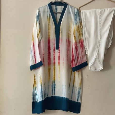 Tie Dye Suits Indian, Tie And Dye Kurti Design, Tie Dye Kurti, Tie N Dye, Simple Girl Outfits, Pleats Fashion, Ty Dye, Suits Indian, Stylish Kurtis Design