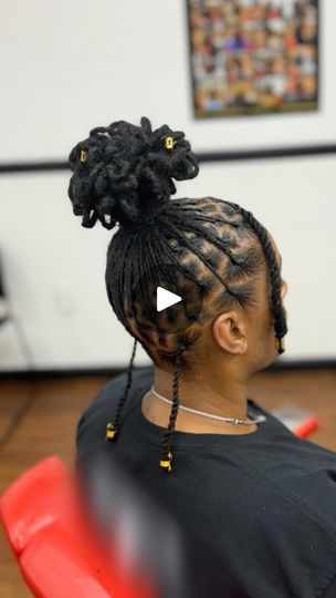 Locs Pineapple, Loc Bun Styles, Petal Bun Locs, Pineapple Ponytail, Loc Bun, Bun Styles, Lock Style, Dreadlock Hairstyles, Faux Locs