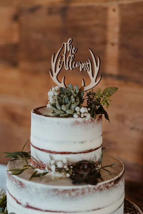 November cowgirl wedding from details to gown! Those sleeves and these cotton details are every cowgirl's dream! Captured by @kenziegalyeanphotography 📸 Simple Western Wedding Cake, Western Wedding Cake, Western Wedding Cakes, Country Western Wedding, Country Wedding Cakes, Cowgirl Wedding, Small Wedding Cakes, Small Cake, Western Wedding