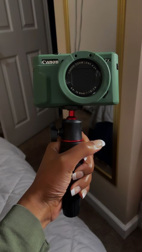 Canon Vlog Camera, Youtube Pictures Ideas, Camera Vlog Aesthetic, Vision Board Camera, Youtube Camera Aesthetic, Vlogging Camera Aesthetic, Vlog Camera Aesthetic, Camera Pics Aesthetic, Canon G7x Mark Ii Aesthetic