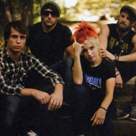 she's SOO young Paramore Riot, Jeremy Davis, Taylor York, Paramore Hayley Williams, Hayley Williams, Orange Hair, Paramore, Pop Punk, Film Aesthetic