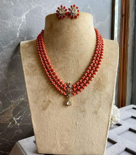 Small Coral Beads Jewellery, Coral Beads Jewellery Designs, Diy Mangalsutra, Pagadam Jewellery, Corals Jewellery, Gold Earrings Studs Simple, Diy Necklace Designs, Dholki Beads, Necklace 2022