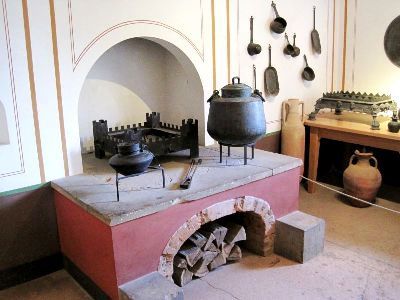 Ancient Roman Food Recipes, Ancient Roman Kitchen, Ancient Rome House Interior, Roman Houses Ancient, Roman Kitchen, Ancient Kitchen, Roman Domus, Roman Buildings, Ancient Roman Food