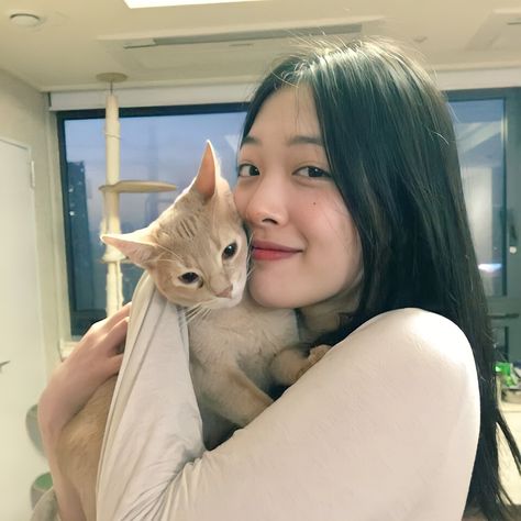 Aesthetics Anime, Pear Flower, Sun Chips, Sulli Choi, Nature Aesthetics, Choi Jin, Pretty Angel, Cat Icon, I Miss Her