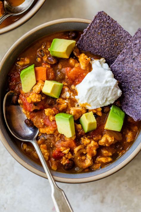 Chili With Black Beans, Cinnamon Healthy, How To Cook Chili, Turkey Pumpkin Chili, Pumpkin Chili Recipe, Turkey Pumpkin, Pumpkin Chili, Black Bean Chili, Clean And Delicious