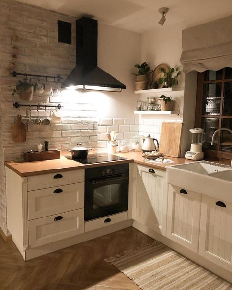 Farmhouse minimalist decor Small Modern Kitchen Design, Small Modern Kitchens, Dekorasi Kamar Tidur, Boho Kitchen, Kitchen Design Decor, Kitchen Inspiration Design, Country Kitchen, Home Decor Kitchen, Kitchen Room