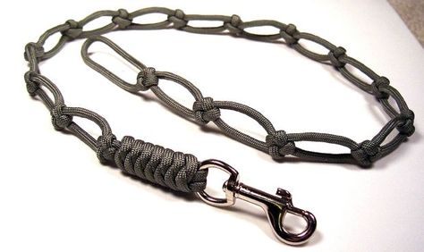 Cross Knot Paracord Lanyard style Paracord Projects Tutorials, Lanyard Knot, Dreamcatcher Diy, Cross Knot, Snake Knot, Paracord Lanyard, Lanyard Wallet, Paracord Diy, Paracord Tutorial