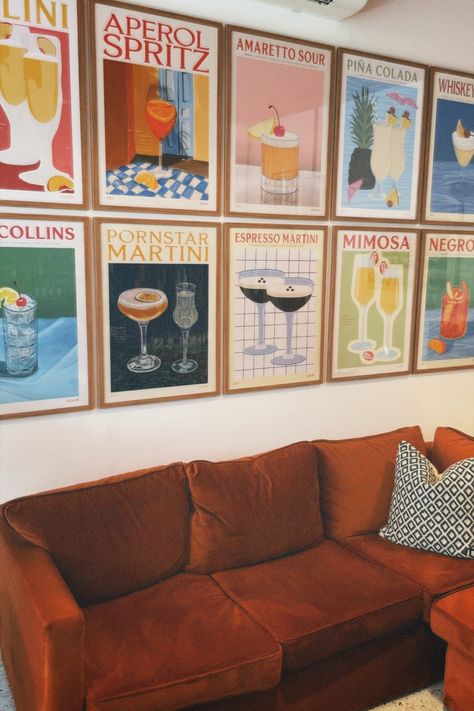 Retro Couch, Office Redesign, Living Room Posters, City Bedroom, Retro Living Room, Cream Room, Retro Lounge, Cafe Wall Art, Frame Layout