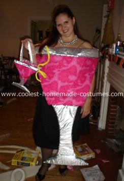 Cosmopolitan Costume, Drink Costume Alcoholic, How To Make Martini, Drink Costume, Costumes Homemade, Super Easy Halloween Costumes, Cosmopolitan Drink, Cocktail Costume, I Love Halloween