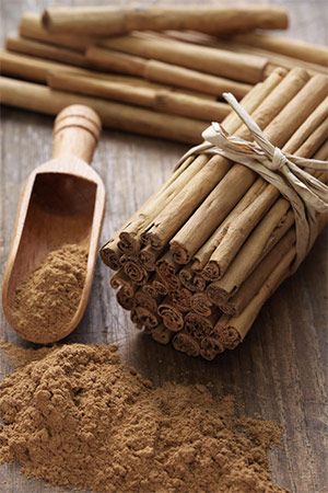 http://www.aromaweb.com/essential-oils/cinnamon-oil.asp Ceylon Cinnamon Benefits, Halloween Recipes Brownies, Lunch Meat Recipes, Cinnamon Bark Essential Oil, Balsamic Recipe, Cassia Cinnamon, Cinnamon Benefits, Ceylon Cinnamon, Cinnamon Oil