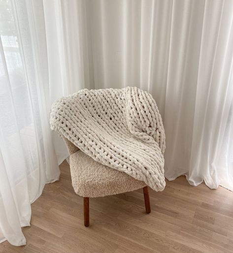 SWOOL | nordic design Diy Chunky Knit Blanket, Chunky Knit Blanket Pattern, Knit Blanket Pattern, Summer Living Room, Blanket Knitting Pattern, Unique Blankets, Blanket Diy, Chunky Blanket, Chunky Knit Blanket