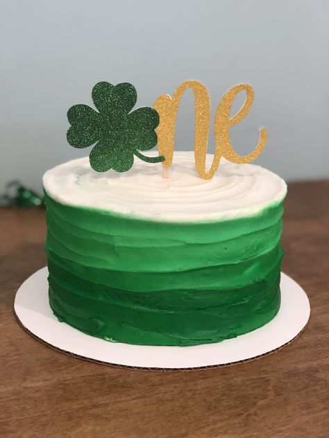 Irish Cake Design, St Patrick Birthday Cake, St Pattys Day Birthday Party, St Patrick’s Day 1st Birthday Cake, St Patricks Day Birthday Party Food, St Pattys Day 1st Birthday Party, Saint Patricks Day 1st Birthday, St Patricks Birthday Cake Ideas, Saint Patricks Cake