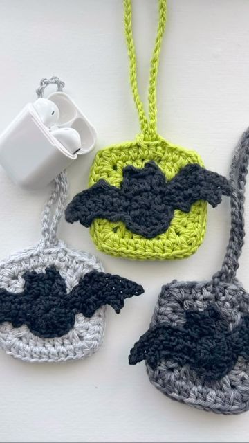 Oh Me Oh My Crochet on Instagram: "🦇 Just added to our Etsy shop! These little bag charms are the perfect size for your AirPods and feature our cute little bat appliqué 🦇 Link in bio 🔗 Find the cases on Etsy or the bat appliqué tutorial on YouTube! #crochet #crochetairpods #crochetbat #airpodscase #crochetaddict #crochetlove #crochetersofinstagram #crochetallday #bats #crochetgiftideas #halloween #spooky" Crochet Pour Halloween, Crochet Bat, Crochet Backpack Pattern, Halloween Applique, Crochet Case, Applique Tutorial, Crochet Mushroom, Crochet Backpack, Bag Pattern Free