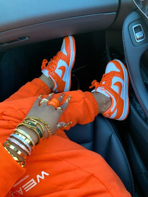 Orange Shoes Outfit, Nike Dunk Outfit, Orange Nike Shoes, Dunks Outfit, Trendy Shoes Sneakers, Orange Sneakers, Rainbow Shoes, Shoes Outfit Fashion, Orange Shoes