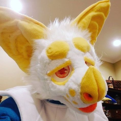 Reptile Fursuit, Bat Fursona Art, Bat Drawing Cute, Bat Fursuit, Cute Fursuits, Cool Fursuits, Bat Fursona, Bat Costumes, Honduran White Bat