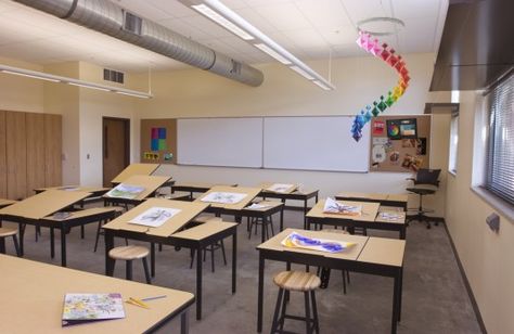 High School Art Room, Classroom Interior, Eating Before Bed, House Games, Deco Bedroom, Room Remodel, Class Design, Classroom Design, Room Remodeling