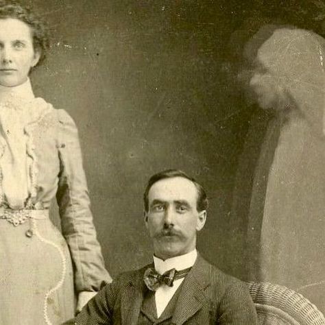 Victorianchronicles on Instagram: "🔸Victorian Spirit portrait of a young couple, taken c.1898. Spirit photography is a type of photography whose primary attempt is to capture images of ghosts and other spiritual entities, especially in ghost hunting and has a strong history dating back to the late 19th century. Like this photo, many, if not all, were fake. Src: Prismatic Pictures / Bridgeman Images. #victorianchaps #halloween🎃 #retro #spirit #ghost #fake #goodolddays #history #oldphoto #victorian #archive #nostalgia #portrait #1890s #vintage" Gothic Writing, Photography Gcse, Spirit Photography, Spirit Ghost, Victorian Photography, Ghost Photography, Halloween Retro, Ghost Hunting, Young Couple