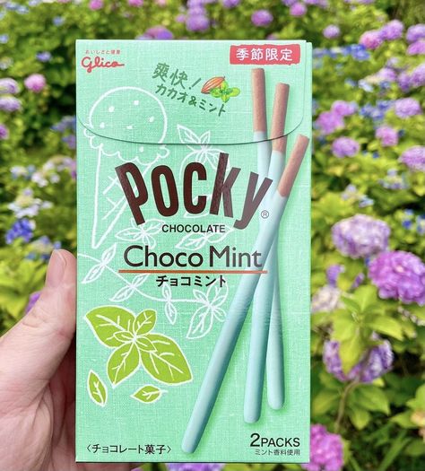 Japanese Snacks Aesthetic, Pocky Aesthetic, Japan Snacks, Mint Aesthetic, Candy Drinks, Korean Snacks, Asian Snacks, Cute Snacks, Delicacy Food