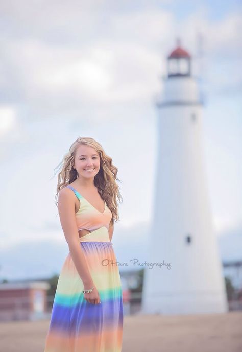 Lighthouse Photoshoot Ideas, Lighthouse Senior Pictures, Senior Picture Ideas Ocean, Sunset Lake Senior Pictures, Senior Portraits Beach, Senior Girl Posing Water, Romantic Beach Photos, Lighthouse Photography, Portraits Poses