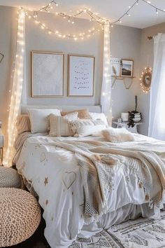 Bedroom Ideas For 2 Sisters Aesthetic, Teen Girl Room Inspo 2024, 20 Year Old Girl Bedroom Ideas, Preteen Bedroom Ideas For A Girl, Teen Room Ideas Girl, Indy Room, Pre Teen Girls Room, Preteen Girls Bedroom Ideas, Modern Girls Bedroom