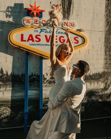 Cake on Fremont is always a fun idea for the perfect ending to your Las Vegas elopement. Elope in a Pink Cadillac with Elvis at the Little White Wedding Chapel, pop champagne, hit the slots, do a cool Downtown Vegas photoshoot and eat cake. What more could you want on your Vegas elopement! Las Vegas Wedding Photographer and Videographer: @treeoflifelasvegas @treeoflifefilmsandphotos Wedding Chapel: @littlewhiteweddingchapel @alittlewhiteweddingchapel Hair & Makeup: @andiep.artistry Flo... Elvis Chapel Wedding, Elvis Wedding Vegas, Vegas Photoshoot, Vegas Themed Wedding, Downtown Vegas, White Wedding Chapel, Elvis Wedding, Pop Champagne, Vegas Elopement