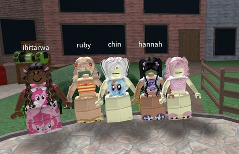 Emo Roblox Outfits, Matching Fits, Roblox Emo Outfits, Da Hood, Roblox Skins, Female Avatar, Beauty Pop, Play Roblox, Roblox Memes