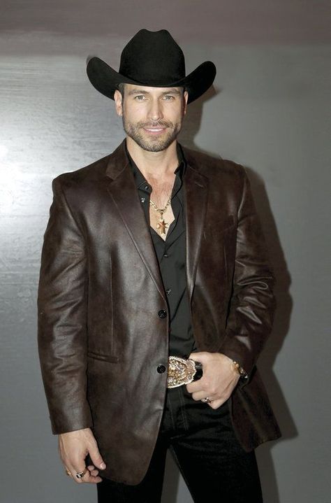 Rafael Amaya Cowboy Attire, Mens Leather Blazer, Leather Blazers, Bald Men Style, Mens Leather Clothing, Cowboys Men, Estilo Country, Cowboy Up, Cowboy Outfits