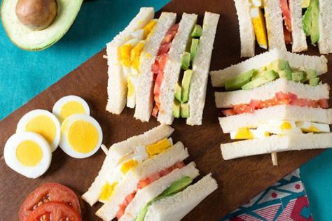 Triple Club Sandwich Best Egg Sandwich, Club Sandwich Recipe, Sandwich With Avocado, Mayonnaise Sandwich, Egg Sandwich Recipe, Avocado Eggs, Club Sandwich Recipes, Cucumber Canning, Eggs Recipes