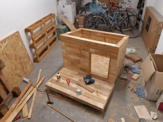 Thermally Insulated Pallet Kennel : 12 Steps (with Pictures) - Instructables Pallet Kennel, Luxury Dog House, Pallet Dog House, Insulated Dog House, Parquet Design, Cat House Diy, Outdoor Cat House, Dog House Diy, Dog Rooms