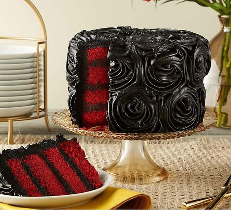 Black Rose Layer Cake Red Velvet Cake With Black Frosting, Black Red Velvet Cake, Black And Red Cake Ideas, Black Rose Cake, Black Cake Aesthetic, Red Velvet Cake Design, Black And Red Cake, Key Lime Bundt Cake, Red Velvet Cake Decoration