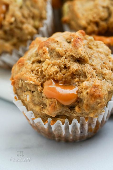 Caramel Banana Muffins | Foodtalk Caramel Muffins, Caramel Apple Muffins, Apple Muffins Healthy, Banana Carrot Muffins, Apple Muffin Recipes, Banana Oat Muffins, Best Blueberry Muffins, Fun Breakfast, Cranberry Orange Muffins