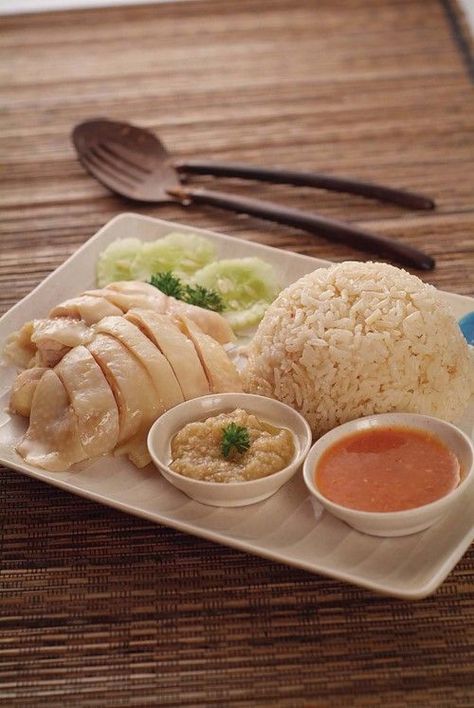 Malaysian Chinese Food, Chicken Rice Singapore, Singapore Cuisine, Singapore Chicken Rice, Hainan Chicken Rice, Hainan Chicken, Hainanese Chicken Rice, Nyonya Food, Chicken Rice Recipes