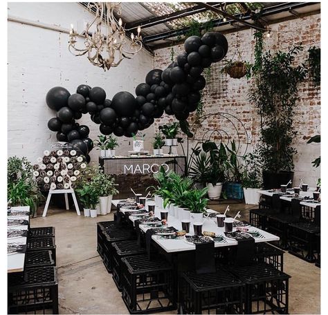 Black Affair Party Ideas, Festa All Black, Party Ideas Decoration, All Black Party, Black Party Decorations, 30th Birthday Themes, Decoration Evenementielle, Deco Table Noel, Quinceanera Decorations