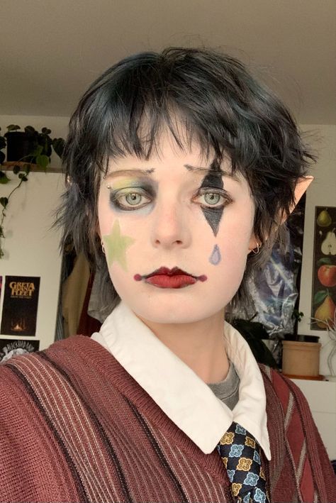 Ren Fair Jester, Jester Makeup For Men, Jester Ren Faire, Diy Jester Costume, Costumes With Glasses, Jester Makeup, Faire Outfit, Jester Outfit, Fair Outfit