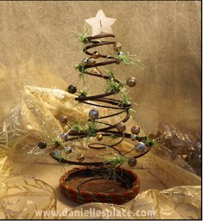 Spring Christmas Tree, Bed Spring Crafts, Bed Spring, Wire Craft, Prim Christmas, Spring Projects, Bed Springs, Christmas Tree Crafts, Twelve Days Of Christmas