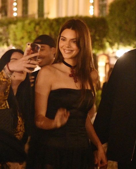 Kendall Jenner Paparazzi, Kendall Jenner Wallpaper, K Jenner, Kendall Jenner News, Selena Gomez Short Hair, Kendall Jenner Icons, Pia Mia, Sandra Dee, Paparazzi Photos