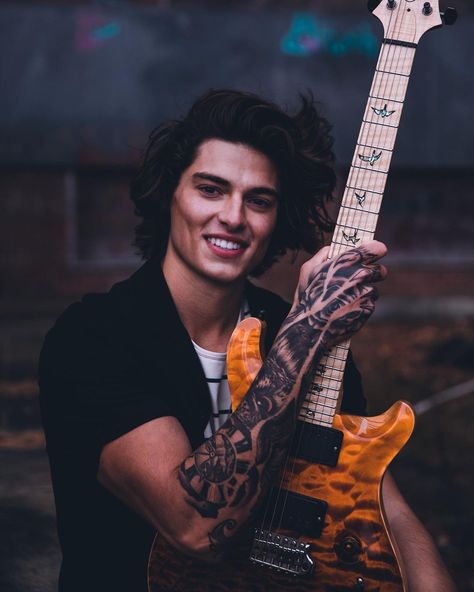 18.3k Likes, 304 Comments - 𝙅𝙤𝙣 𝘿𝙧𝙚𝙩𝙩𝙤 (@jondretto) on Instagram: “Thank you for streaming Obvious😆🎶 ✘ #popmusic #trending #tiktok #guitar #recording #beautiful…” Jon Dretto, Pop Hair, Trending Tiktok, Character Study, Guitar Songs, Art Series, Hair Skin, Pop Music, Face Claims