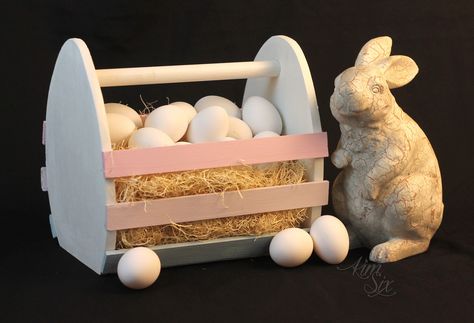 Diy Wooden Easter Baskets, Wood Easter Basket, Wooden Easter Basket, Easter Wood Signs, Easter Pattern, Easter Wood Crafts, Lamb Decorations, Wooden Basket, Easter Projects